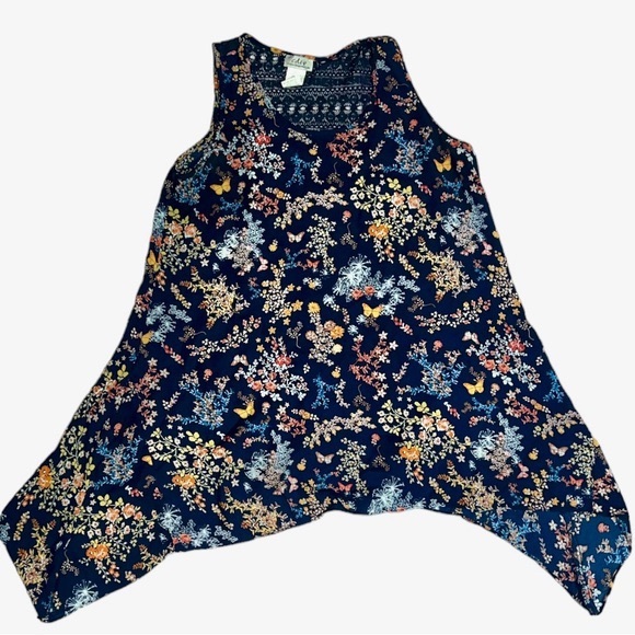 Sleeveless Waterfall Hem Floral Butterfly Trapeze Top w/ Back Lace Detail, Small - Picture 4 of 15